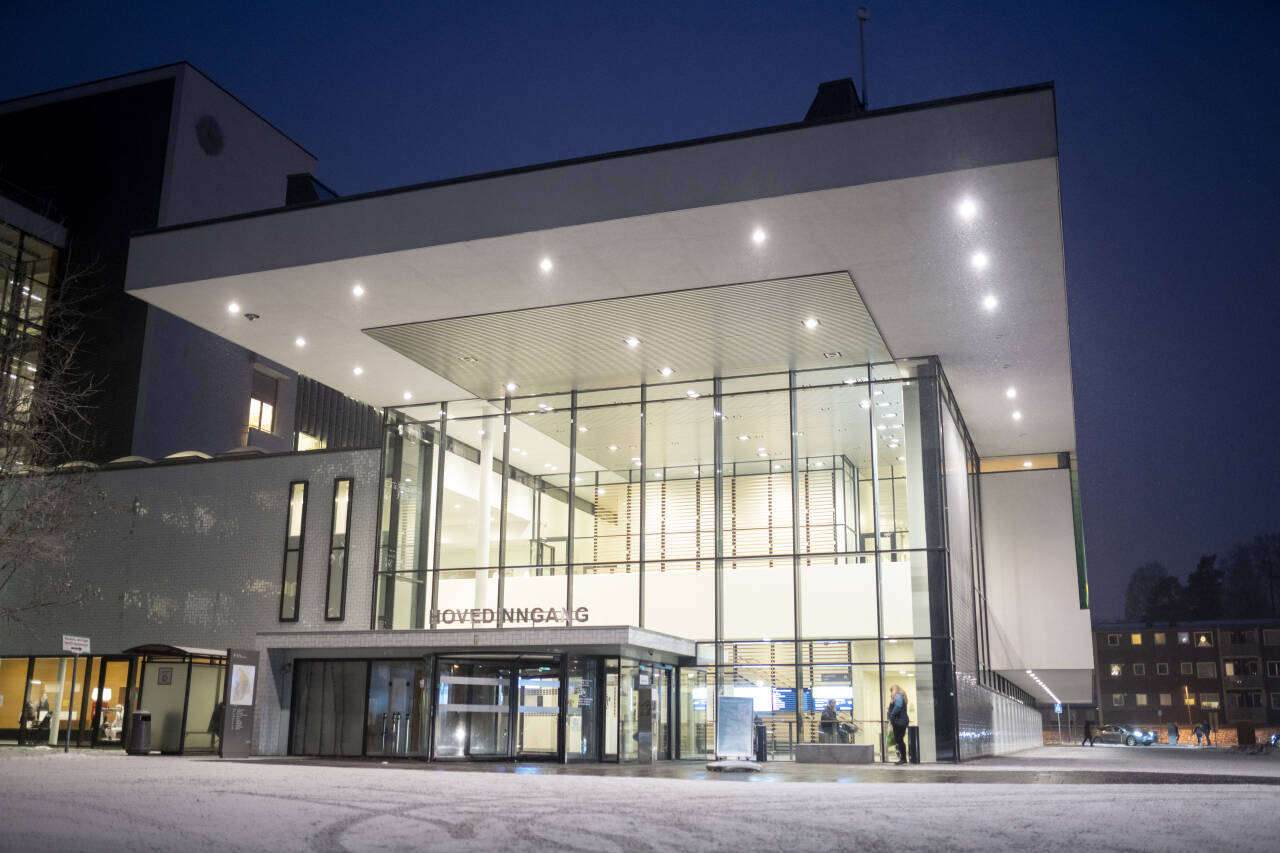 Akershus universitetssykehus ligger i Lørenskog, og det gjør at 90 prosent av de fødende i kommunen har mindre enn åtte minutter å kjøre når den lille bestemmer seg for at den vil ut. Foto: Fredrik Hagen / NTB