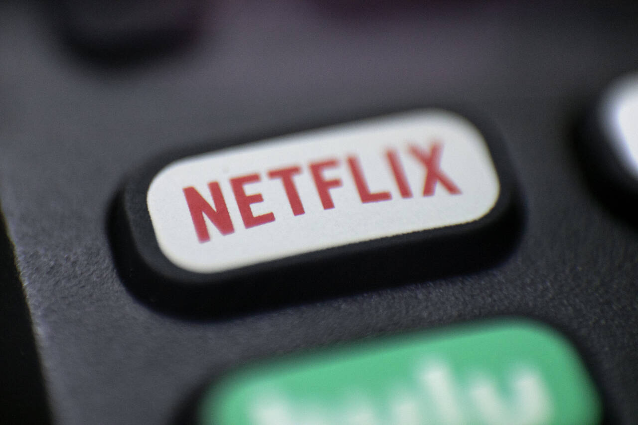 Netflix styrker samarbeidet med norsk filmbransje, noe som blant annet medfører bonusutbetalinger til skuespillere dersom det passeres et visst seertall. Foto: Jenny Kane / AP / NTB