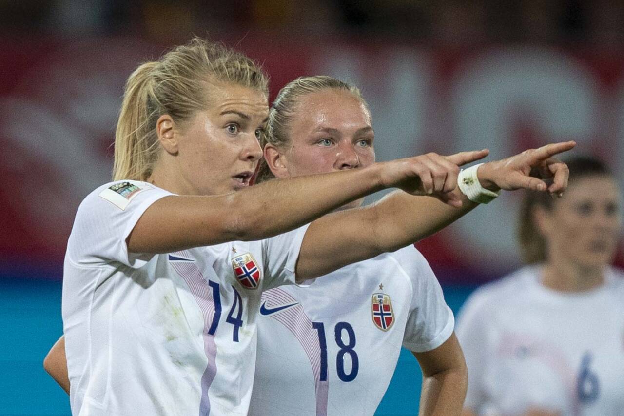 VM-gruppen er klar for Ada Hegerberg (til venstre) og Frida Maanum. Foto: Terje Pedersen / NTB