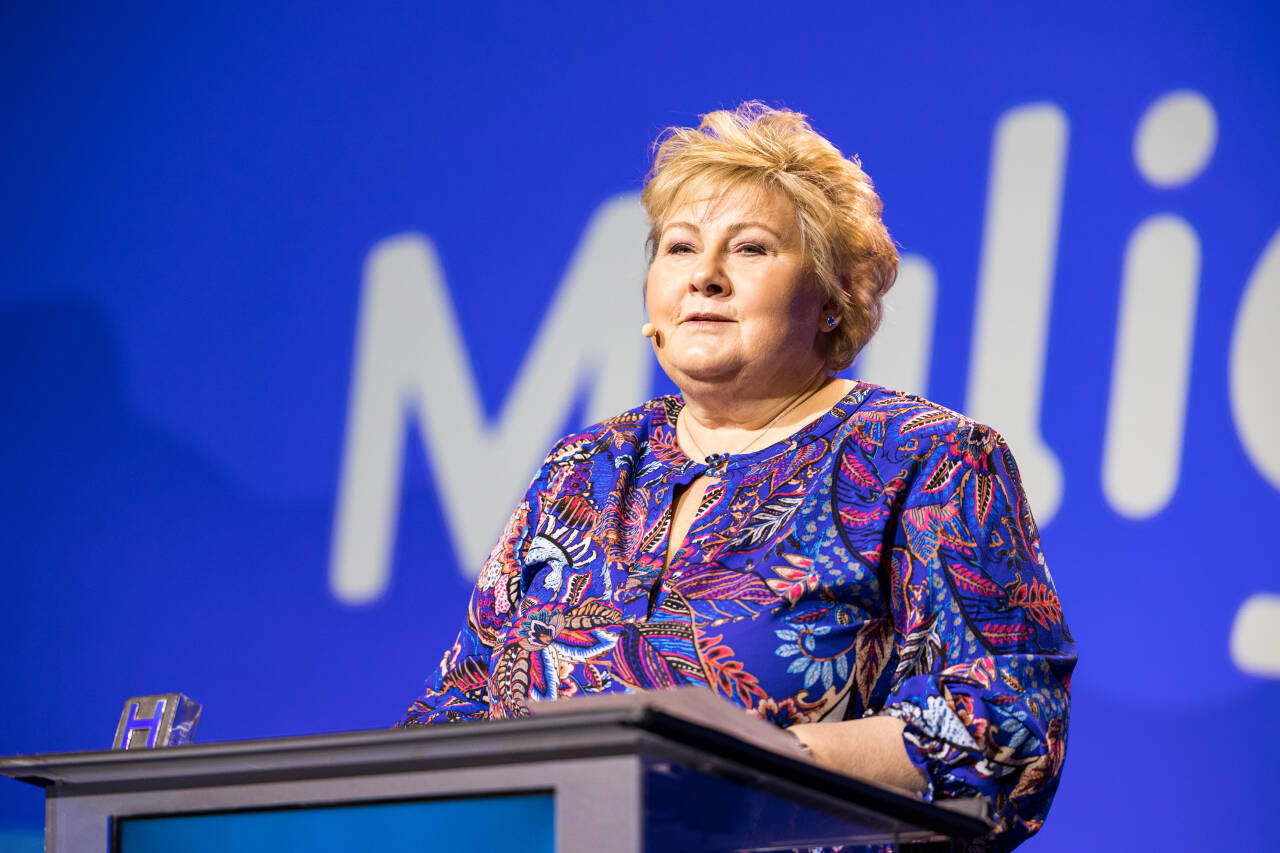 Høyres partileder Erna Solberg går noe tilbake på siste partimåling for Klassekampen og Nationen, men den borgerlige siden har klart flertall på Stortinget.Foto: Alf Simensen / NTB