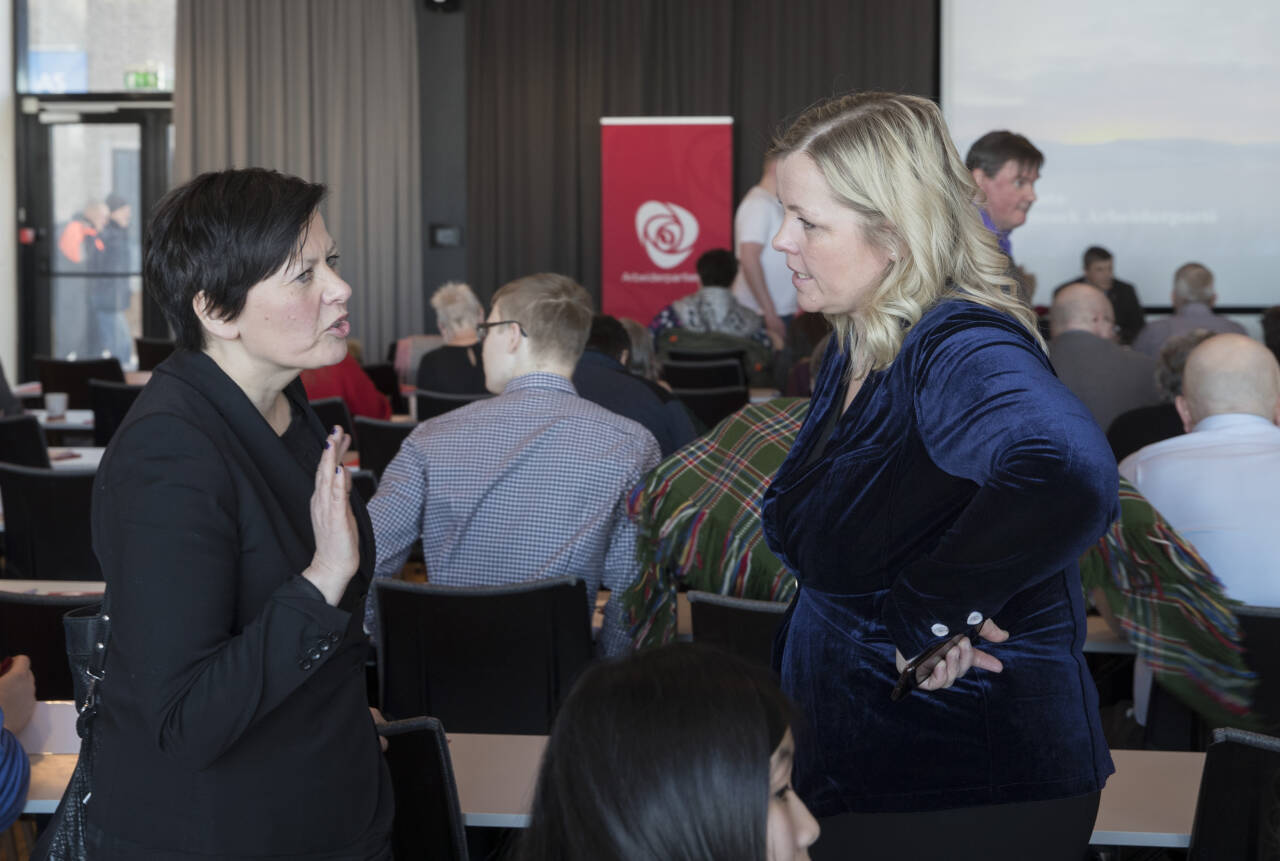 Helga Pedersen i samtale med Aps partisekretær Kjersti Stenseng i 2018. Foto: Vidar Ruud / NTB