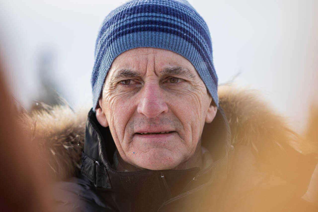 Statsminister Jonas Gahr Støre (Ap) er åpen for en gjennomgang av minsteytelsene. Foto: Jan Langhaug / NTB