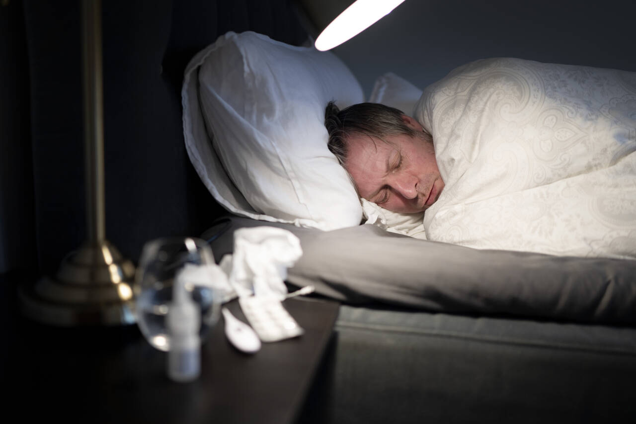 Smittevernrådene er ennå å holde seg hjemme når man blir syk med luftveissymptomer. Illustrasjonsfoto: Gorm Kallestad / NTB