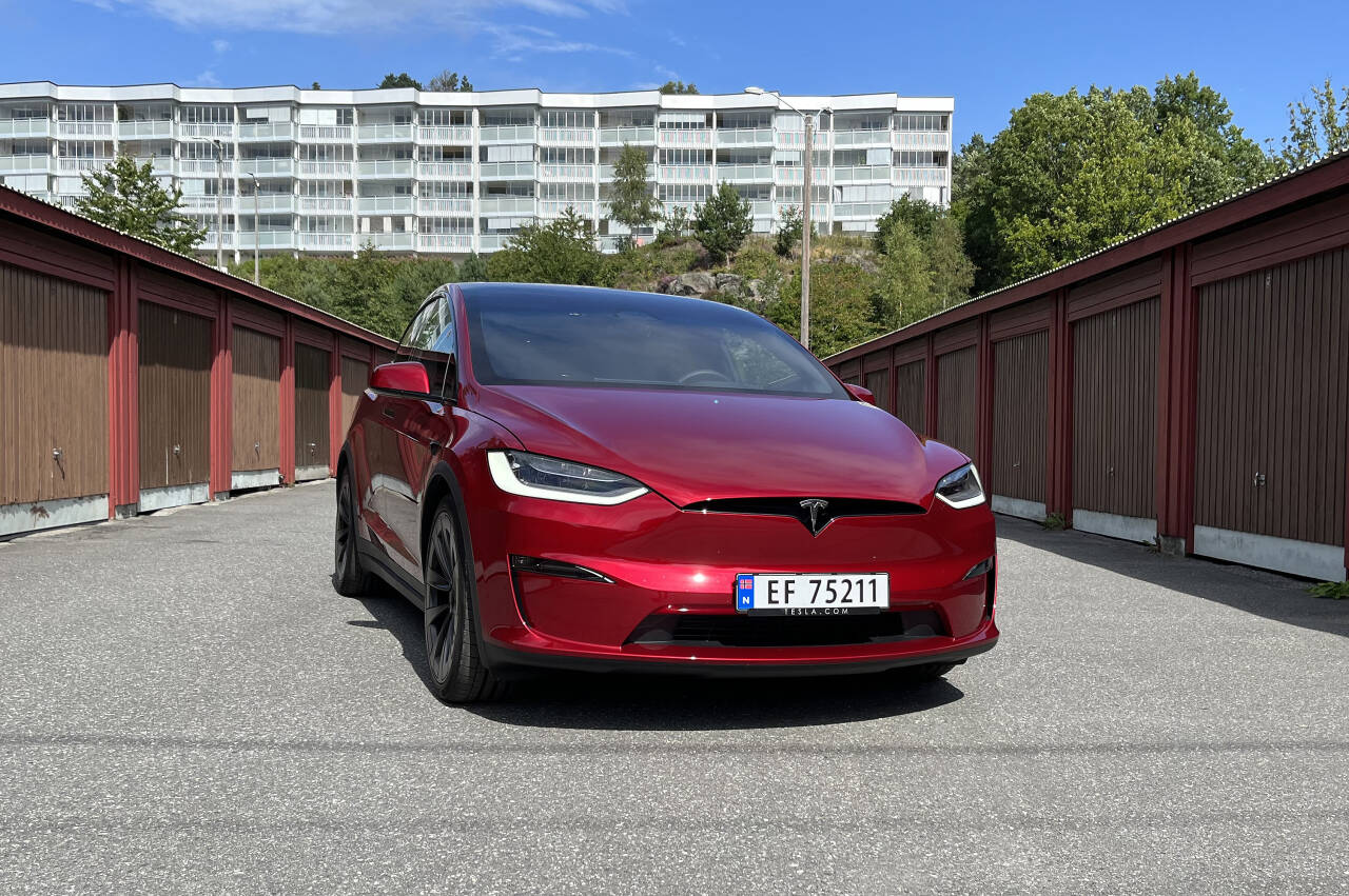 OPPDATERT: Tesla Model X er oppdatert, men det er ikke så lett å se utvendig. Både motorer og dashbord byr imidlertid på overraskelser. Foto: Morten Abrahamsen / NTB