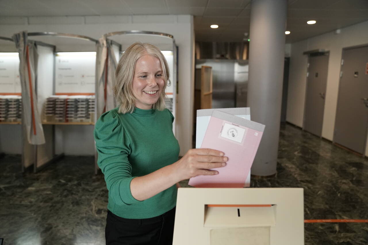 SV-leder Kirsti Bergstø har grunn til å smile over partiets oppslutning på en ny måling. Foto: Stian Lysberg Solum / NTB