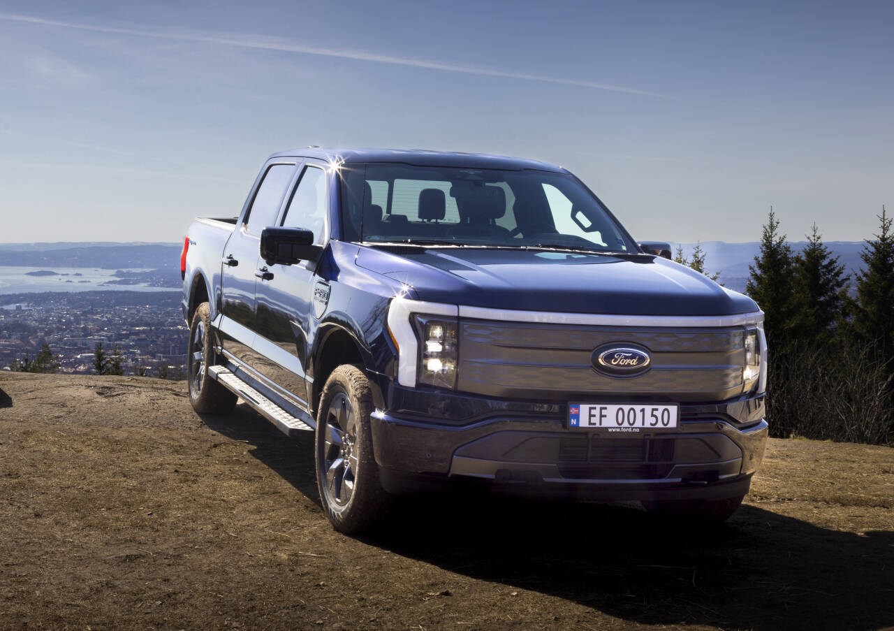 PÅ VEI: Ford F-150 Lightning ble vist fram i Oslo i mai, og kundeleveringene starter om ikke så lenge. Foto: Importøren