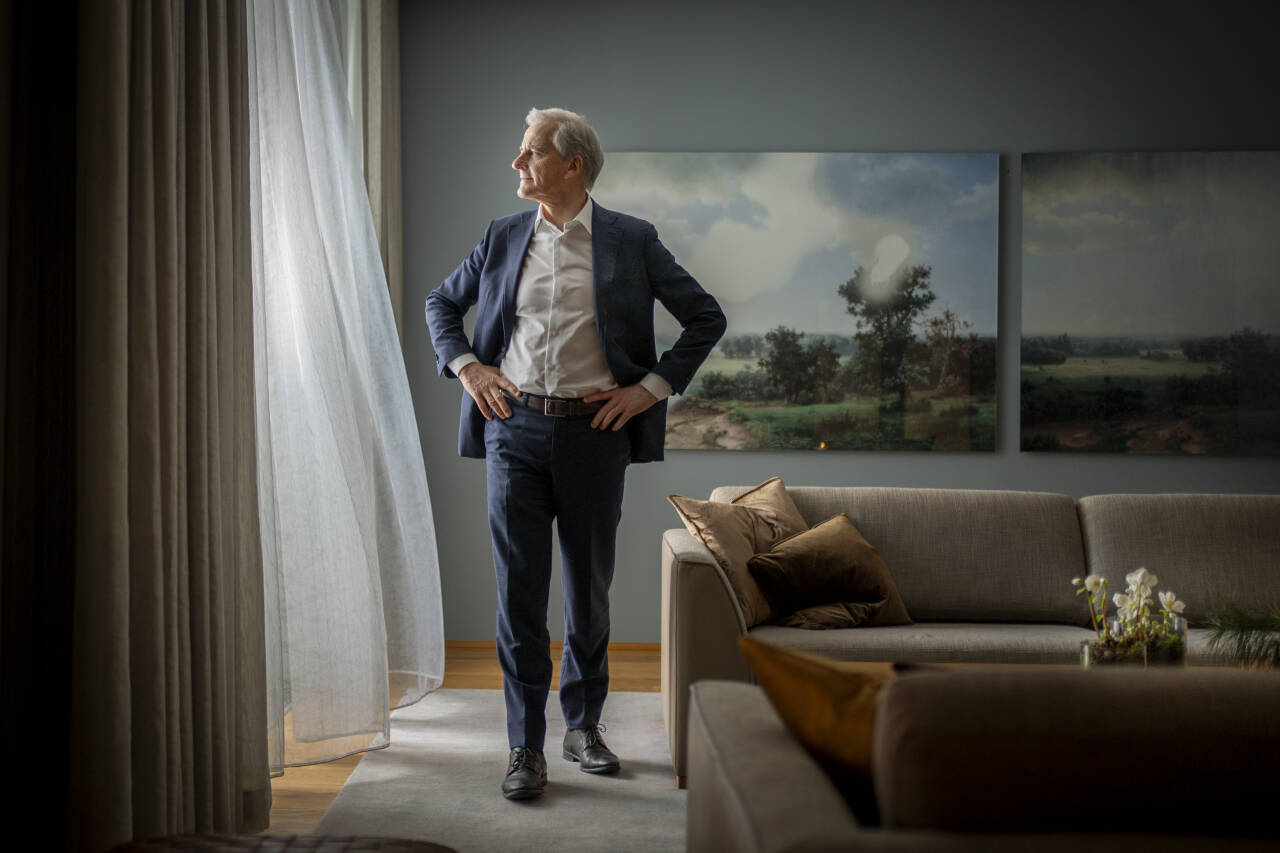 Statsminister Jonas Gahr Støre portrettert i statsministerboligen i forbindelse med NTBs juleintervju. Foto: Heiko Junge / NTB