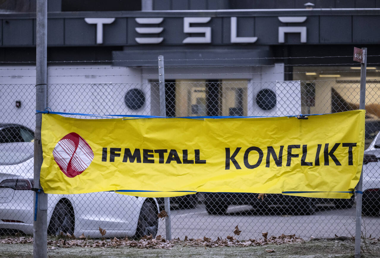 Fagforeningen IF Metall har i flere uker vært i streik ved Teslas svenske verksteder. Foto: Johan Nilsson / TT / NTB