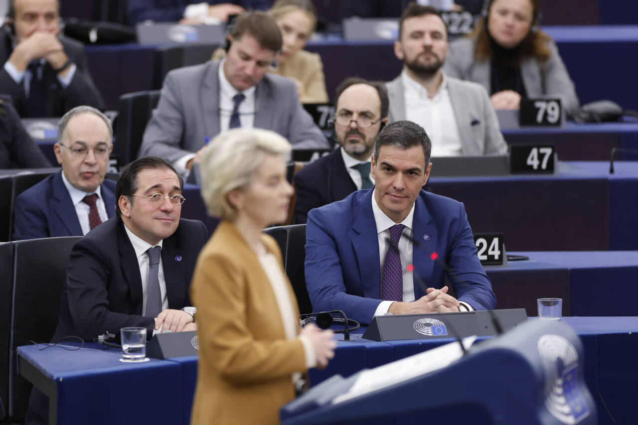 Det knytter seg fortsatt spenning til om Ursula von der Leyen fortsetter som EU-kommisjonens president. Saken blir avgjort etter EU-parlamentsvalget neste år. Foto: Jean-Francois Badias / AP / NTB
