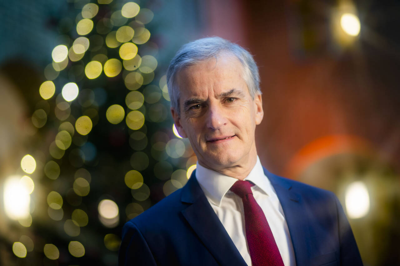 Statsminister Jonas Gahr Støre (Ap) ønsker det norske folk en god jul og sier «følg stjernene». Foto: Håkon Mosvold Larsen / NTB