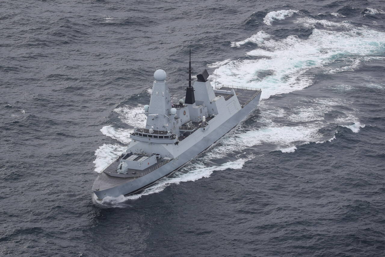 Britiske HMS Diamond er et av marinefartøyene som patruljerer i Rødehavet. Det skjøt lørdag ned en drone. Foto: Belinda Alker / AP / NTB