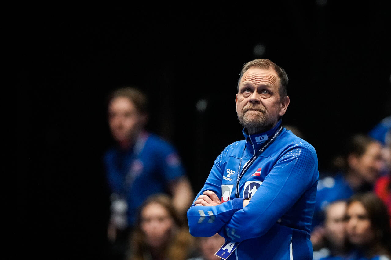 Norges landslagssjef Thorir Hergeirsson under VM-kampen i håndball mot Frankrike. Foto: Beate Oma Dahle / NTB