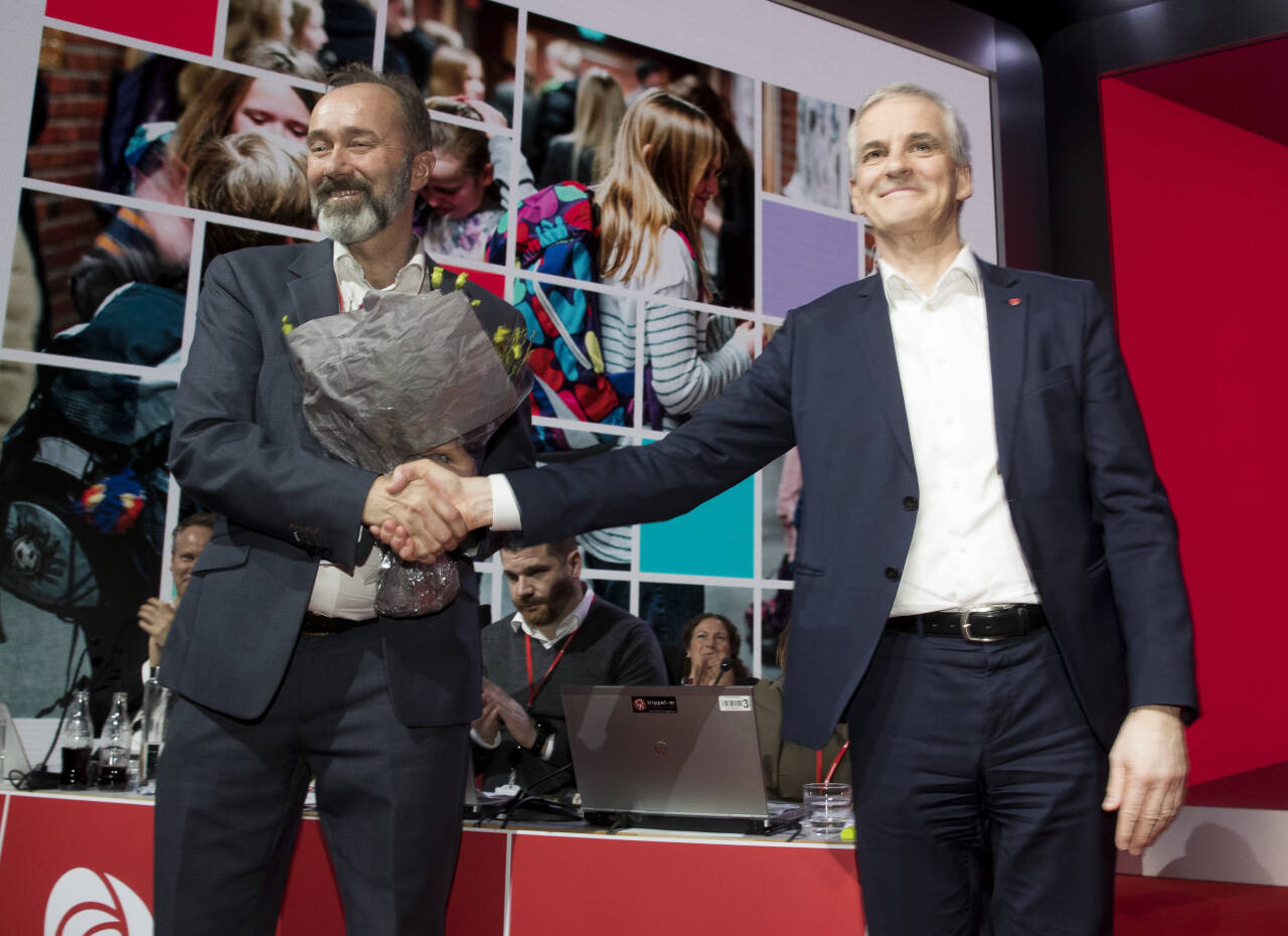 Trond Giske takkes av under landsmøtet til Arbeiderpartiet i Folkets Hus i Oslo i 2019.Foto: Terje Pedersen / NTB