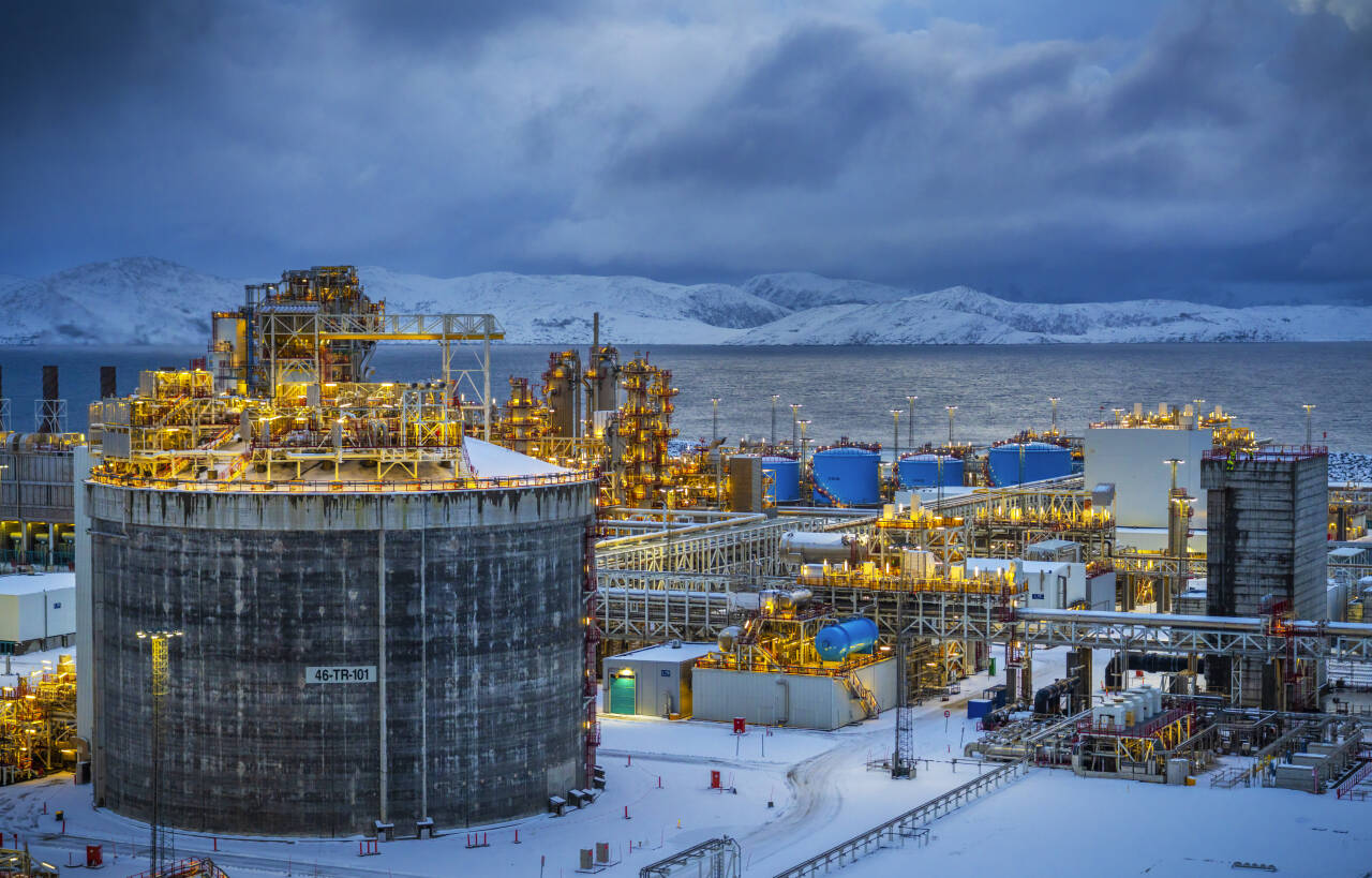 Equinor produserer flytende naturgass (LNG) ved anlegget på Melkøya. Men driften fører til store utslipp av CO2. Planen er å kutte utslippene ved å elektrifisere driften. Arkivfoto: Ole Berg-Rusten / NTB