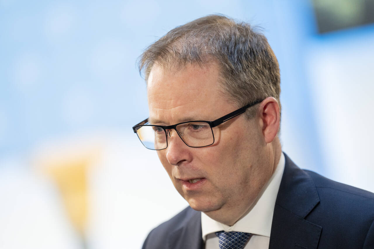 Forsvarsminister Bjørn Arild Gram (Sp) sier han er opprørt av historiene som har kommet fram i NRKs avsløringer om trakassering i Forsvaret. Foto: Fredrik Varfjell / NTB