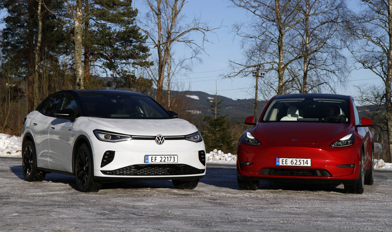FAVORITTER: Tesla Model Y og Volkswagen ID.4/ID.5 er svært populære i det norske bilmarkedet og har mange av de samme egenskapene. Foto: Morten Abrahamsen / NTB