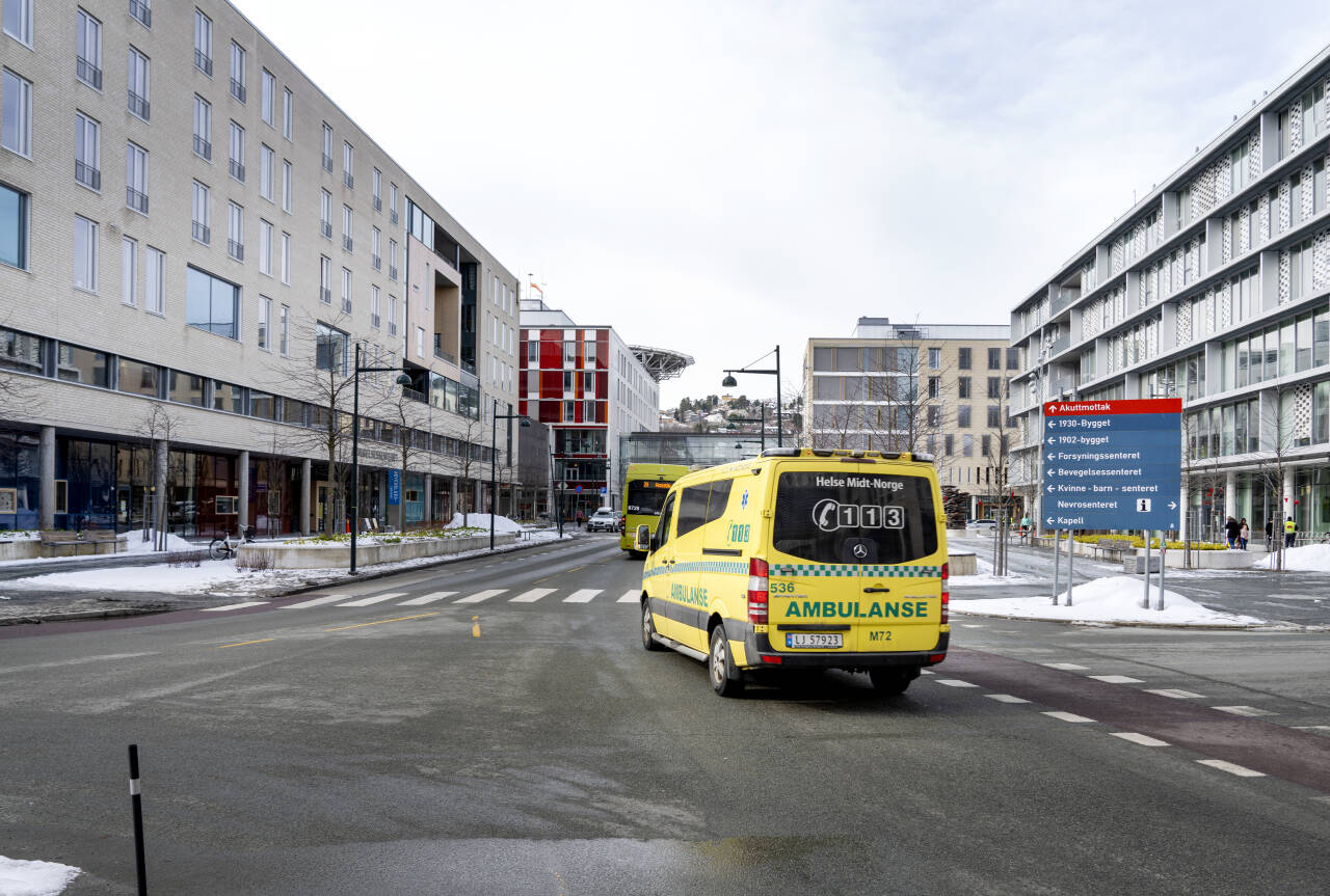 Den omstridte Helseplattformen har vært i bruk på St. Olavs hospital i Trondheim siden i høst. Nå utsettes innføringen av det digitale journalsystemet ved andre sykehus etter meldinger om flere tekniske feil.Foto: Gorm Kallestad / NTB