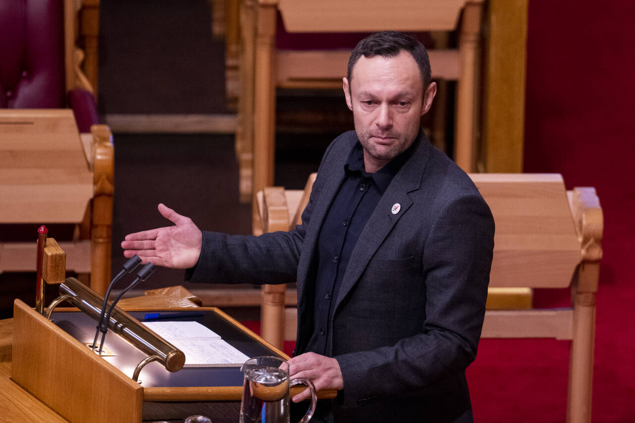 Torgeir Knag Fylkesnes (SV) under den muntlige spørretimen på Stortinget i Oslo onsdag. Foto: Javad Parsa / NTB