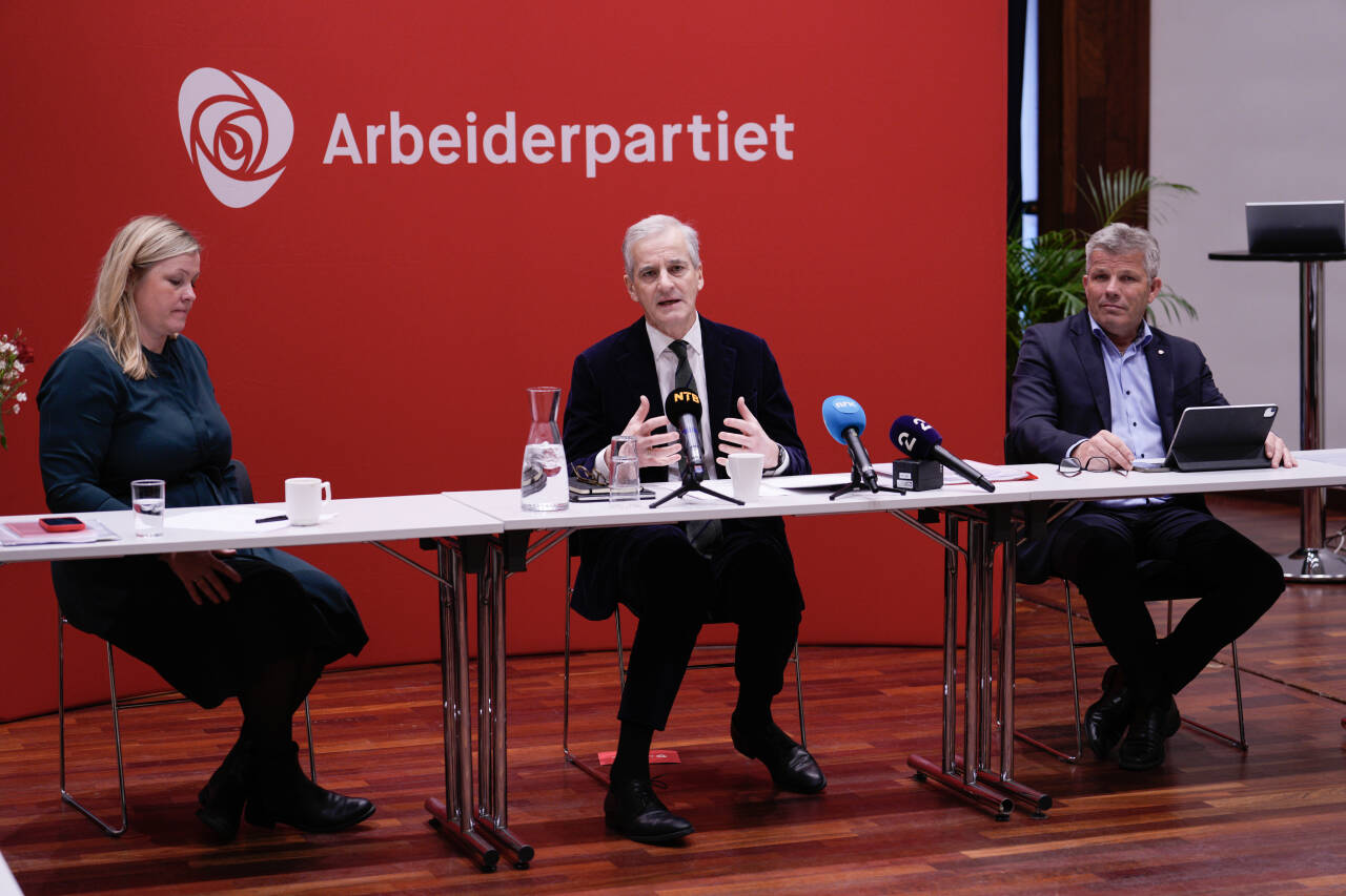 Aps sentralstyre har vært samlet til møte mandag og tirsdag. Her sitter partisekretær Kjersti Stenseng, statsminister og partileder Jonas Gahr Støre og nestleder Bjørnar Skjæran. Foto: Javad Parsa / NTB