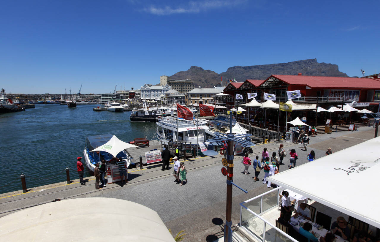 Waterfront med utsikt mot Table Mountain i Cape Town i Sør-Afrika fredag. Foto: Lise Åserud / NTB