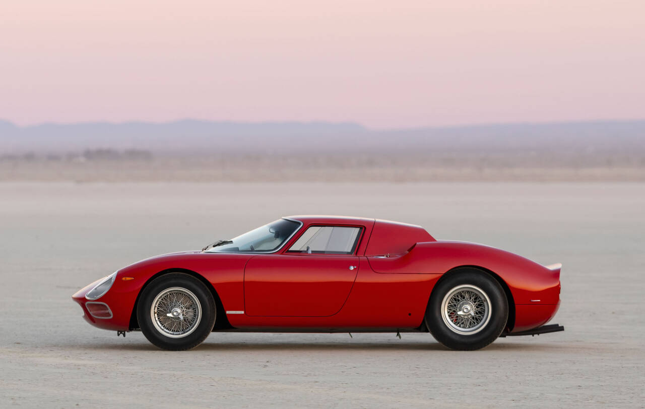 HØY VERDI: Klassiske Ferrari-modeller kan være verdt veldig mye penger, som denne Ferrari 250 LM fra 1964. Foto: Auksjonshuset