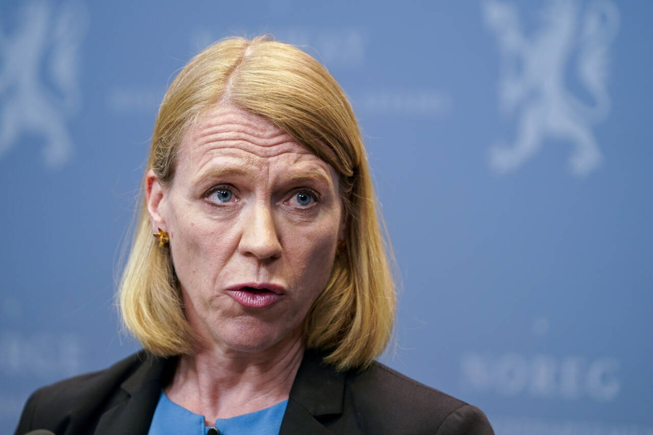 Utenriksminister Anniken Huitfeldt (Ap) opplyser om at Norge slutter seg til EUs 11. sanksjonspakke. Foto: Terje Pedersen / NTB