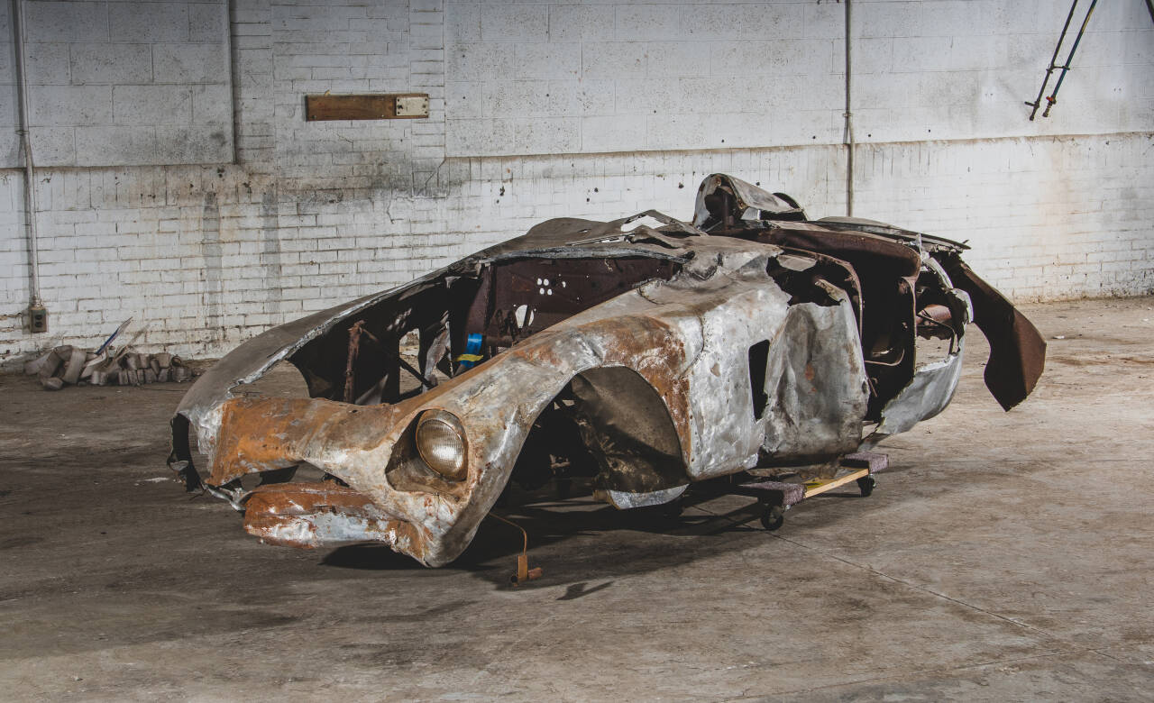 RESTAURERINGSOBJEKT: Det gjenstår en del arbeid før denne 1954-modellen Ferrari 500 Mondial er kjørbar. Foto: Auksjonshuset