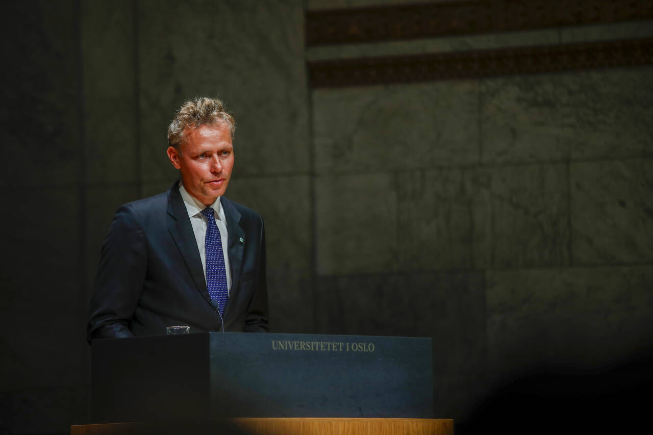 Forsknings- og høyere utdanningsminister Ola Borten Moe på 75-årsjubileet til Den internasjonale sommerskolen tidligere i år. Han innrømmer å ha brutt regjeringens habilitetsregler. Foto: Frederik Ringnes / NTB