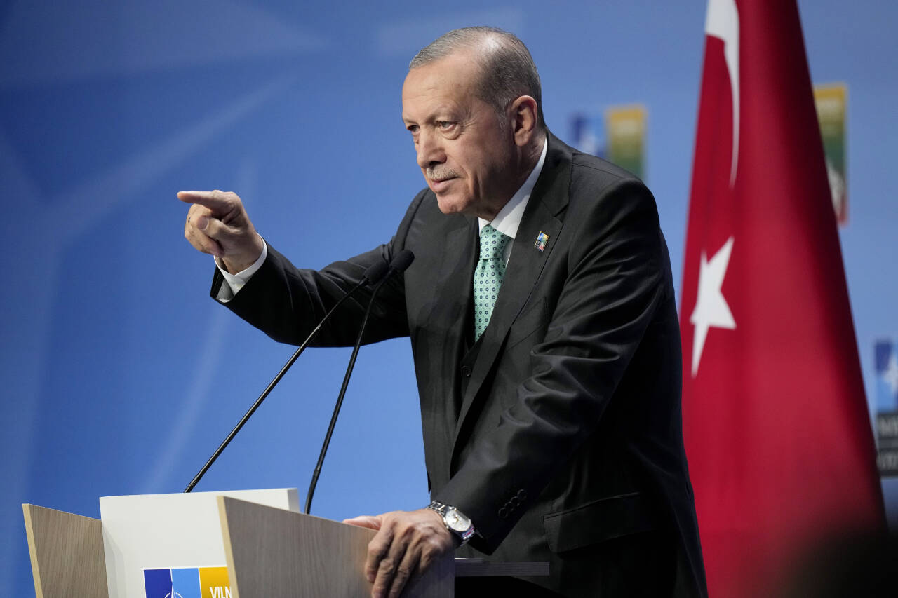 Under Nato-toppmøtet i Vilnius tidligere i uka kunngjorde Tyrkias president Recep Tayyip Erdogan at Sveriges søknad først kan godkjennes når parlamentet åpner igjen, noe som har blitt tolket som etter sommerferien i oktober. Arkivfoto: Pavel Golovkin / AP / NTB