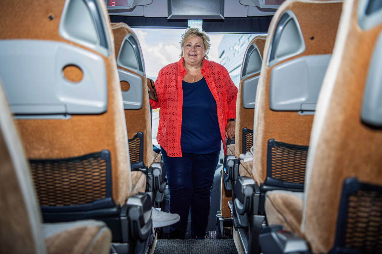 Høyre-leder Erna Solberg er på valgkampturné i Nord-Norge denne uken. Hun foreslår flere grep for politikere når det gjelder aksjer. Foto: Rodrigo Freitas / NTB