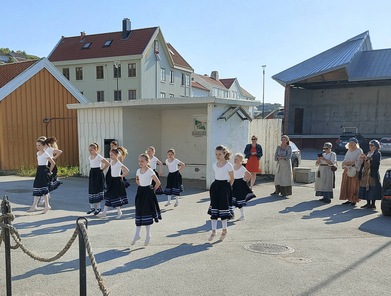 Unge dansere fra Operaens Ballettskole underholdt på Innlandet. Foto: Terje Holm