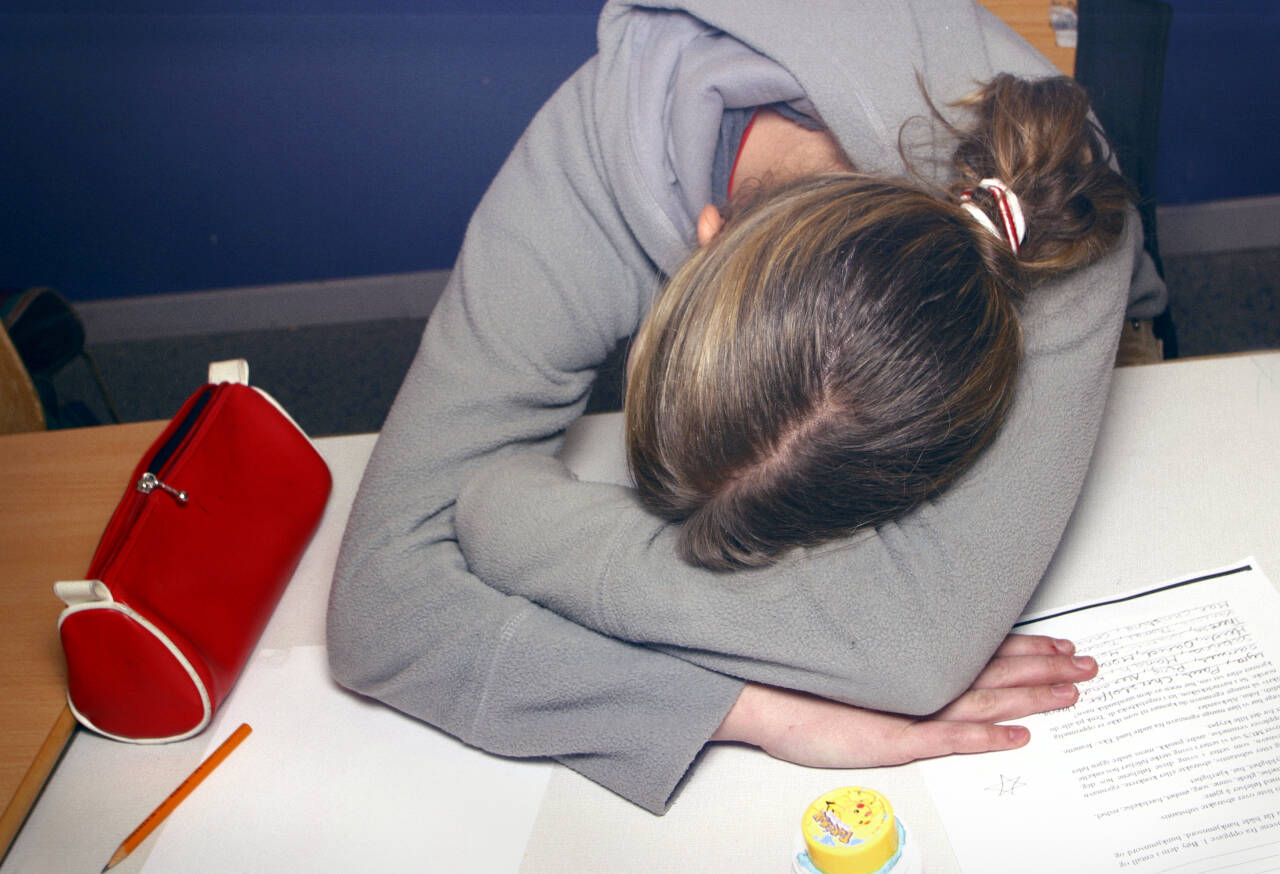 Foreldrenes utdanning har betydning for unges søvnvaner, viser dansk forskning. Foto: NTB