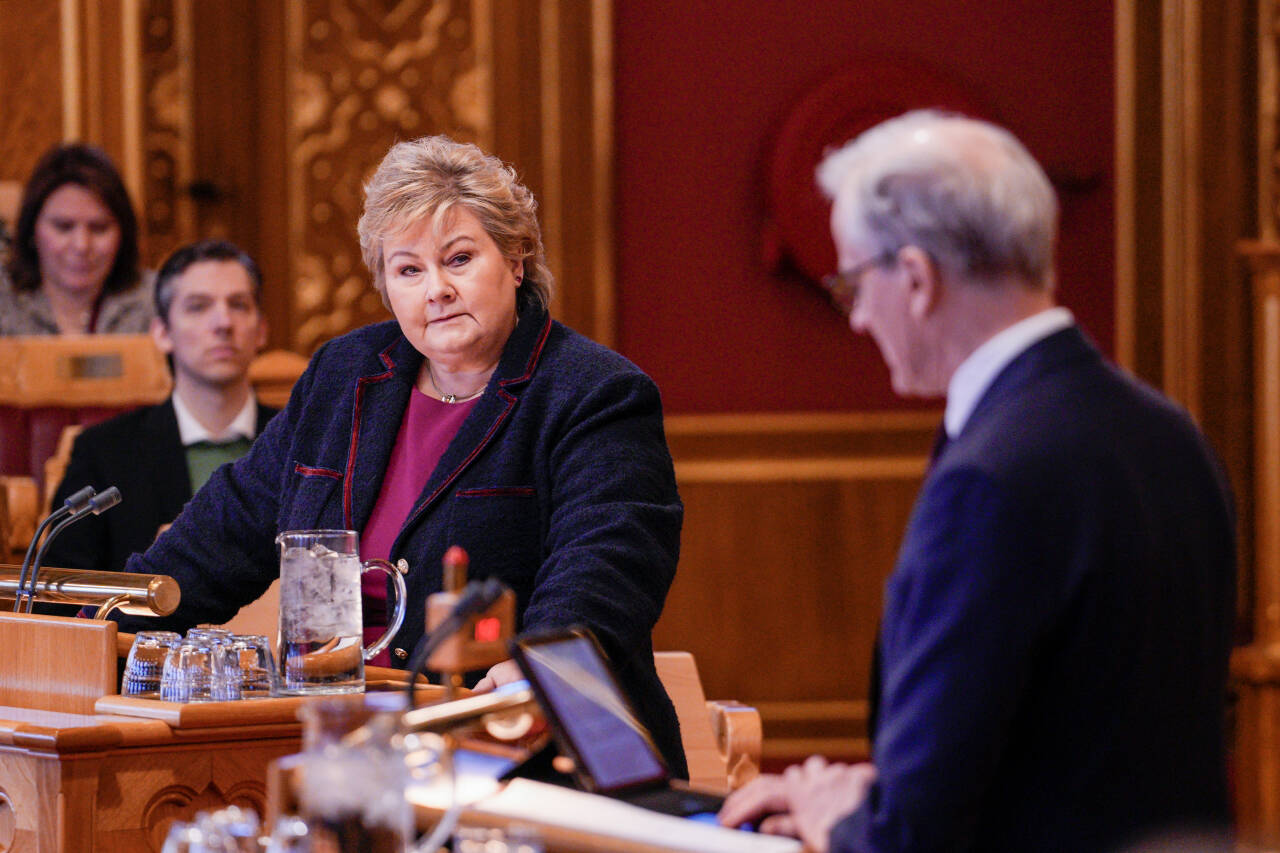 Høyre-leder Erna Solberg og statsminister Jonas Gahr Støre (Ap) under den muntlige spørretimen i Stortinget onsdag.Foto: Javad Parsa / NTB