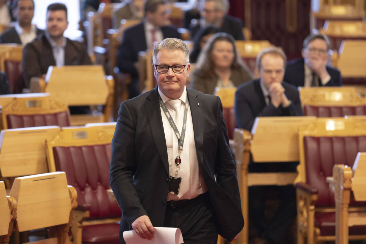 Leder i Stortingets justiskomité, Per-Willy Amundsen (Frp), er veldig kritisk til at det er flertall for å godta regjeringens forslag om endringer i Politiregisterloven. Endringene vil gi PST mulighet til å overvåke, lagre og analysere alt som skjer på det åpne internettet i Norge. Foto:  Hanna Johre / NTB