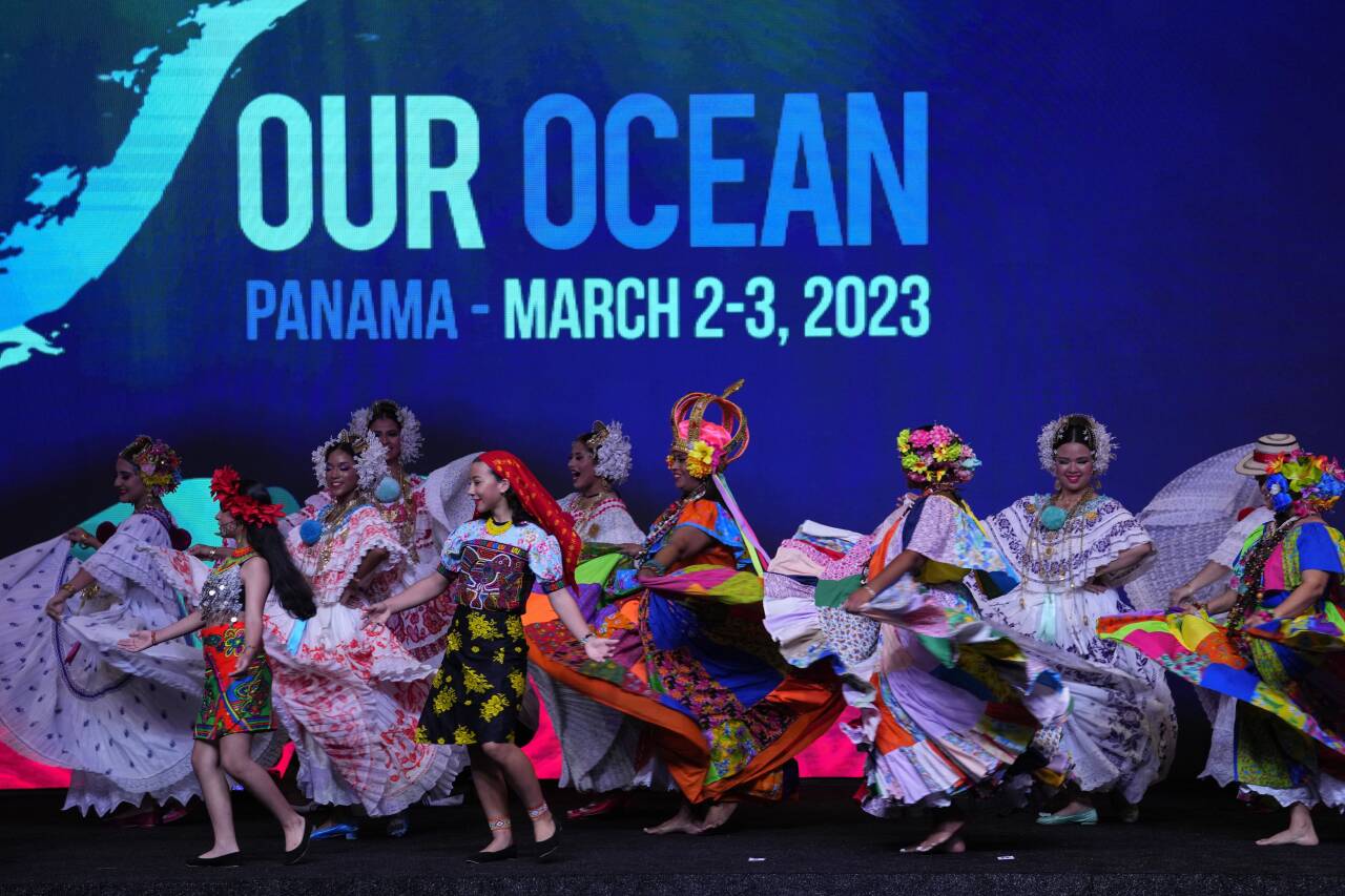 En global konferanse i Panama samlet inn 19 milliarder dollar, nesten 200 milliarder kroner, i midler til å redde verdenshavene. Foto: Arnulfo Franco / AP / NTB