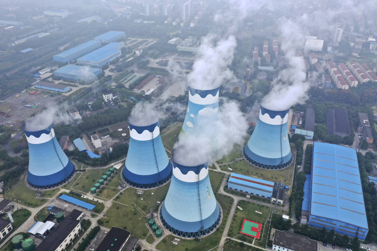 Kina fortsetter inntil videre satsingen på kullkraft for å dekke energibehovet i landet. Foto: Chinatopix / AP / NTB
