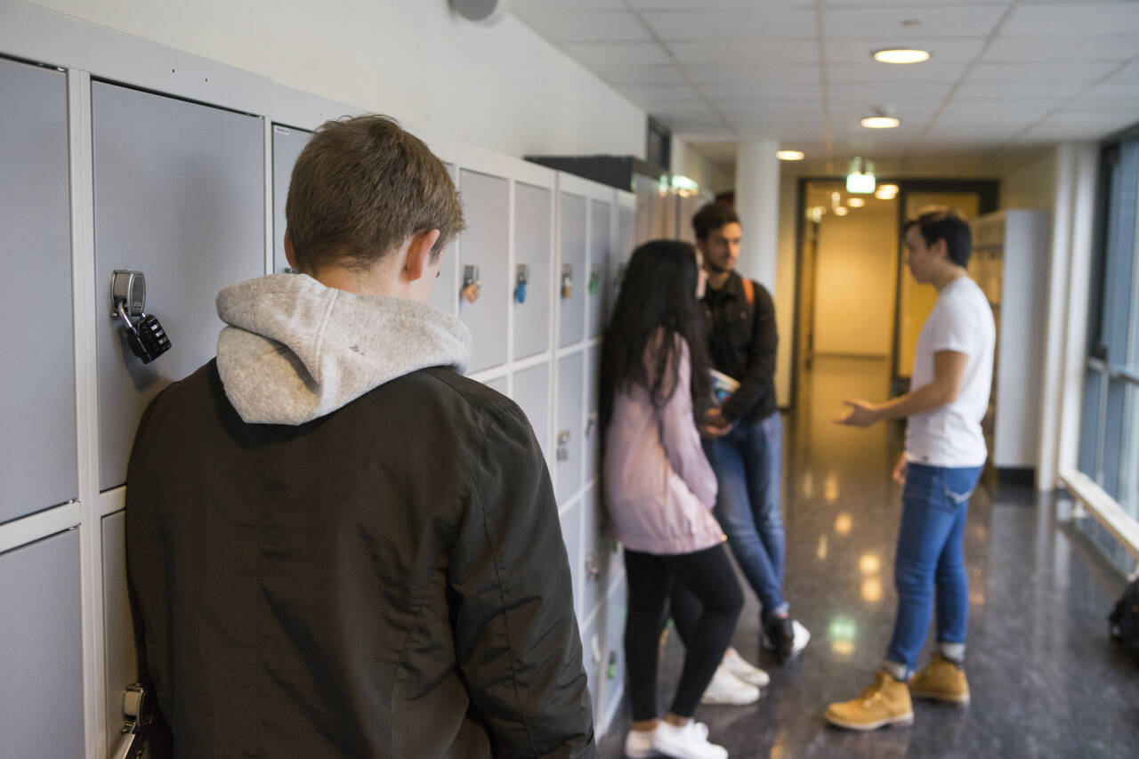 Én av ti elever sier de ikke har noen å være med i undervisningspauser på skolen. Én av fem gruer seg til å gå på skolen. Illustrasjonsfoto: Thomas Brun / NTB