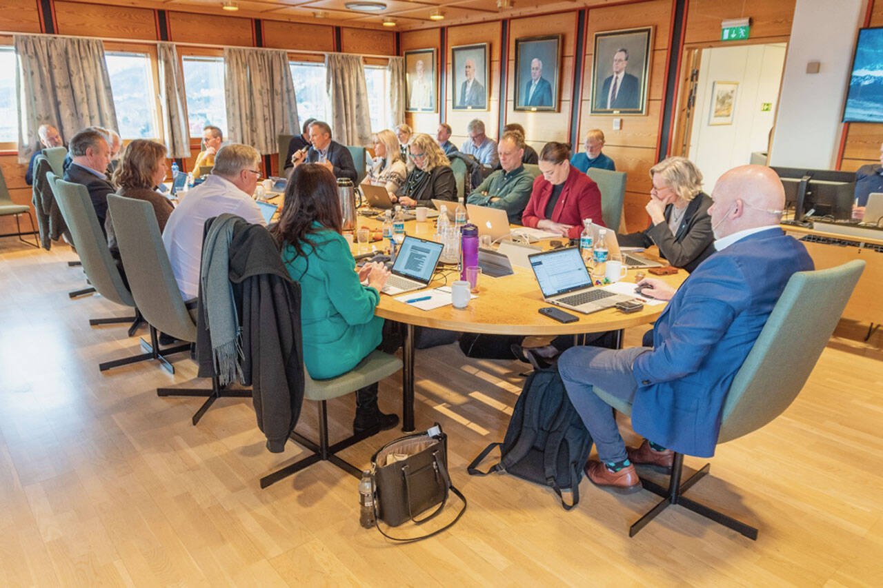 Møte i fylkesutvalget tirsdag 28. november. Foto: Per-Kristian Bratteng / Møre og Romsdal fylkeskommune