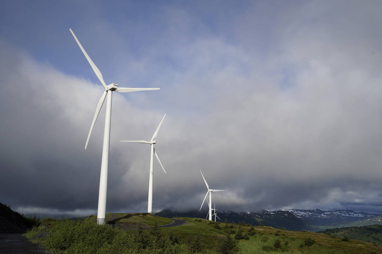 Det internasjonale energibyrået (IEA) ber verdens olje- og gasselskaper investere i grønn energi. Her fra delstaten Alaska i USA. Foto: Joshua A. Bickel / AP / NTB