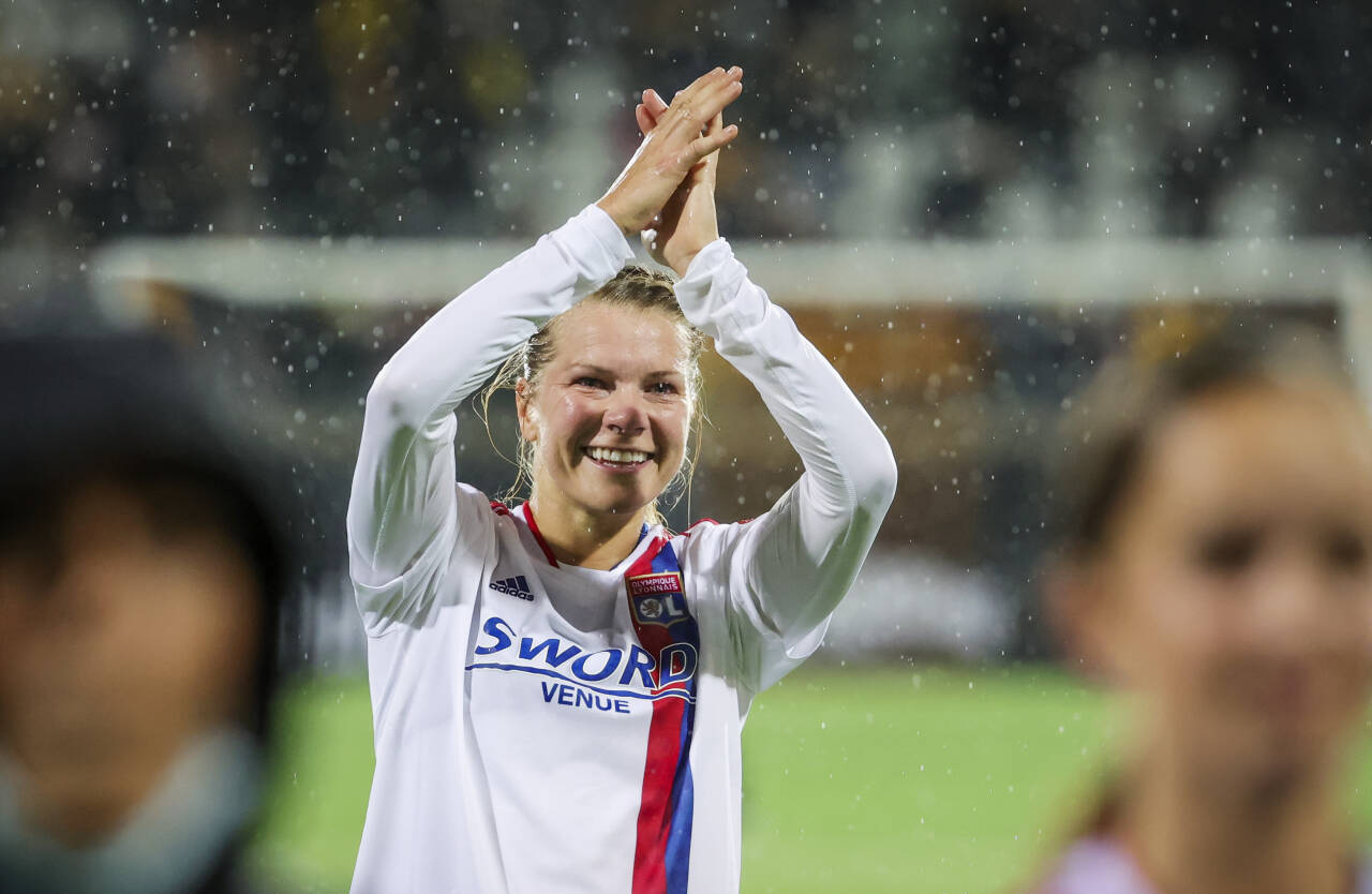 Ada Hegerberg avbildet etter en Lyon-kamp i 2021. Søndag ble hun tomålsscorer og rundet 250 scoringer for klubben. Foto: Adam Ihse / TT / NTB