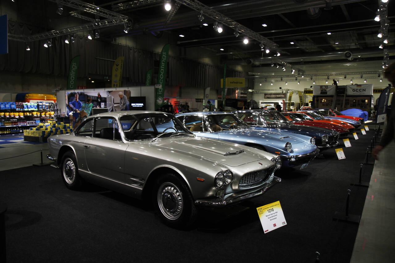 GAMMELT OG NYTT: Både gamle og nye biler var representert på Oslo Motor Show. Her er Maserati-klubbens stand. Foto: Morten Abrahamsen / NTB