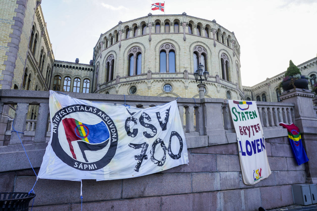 Fosen-aksjonistene demonstrerte foran Stortinget i oktober. Foto: Terje Pedersen / NTB