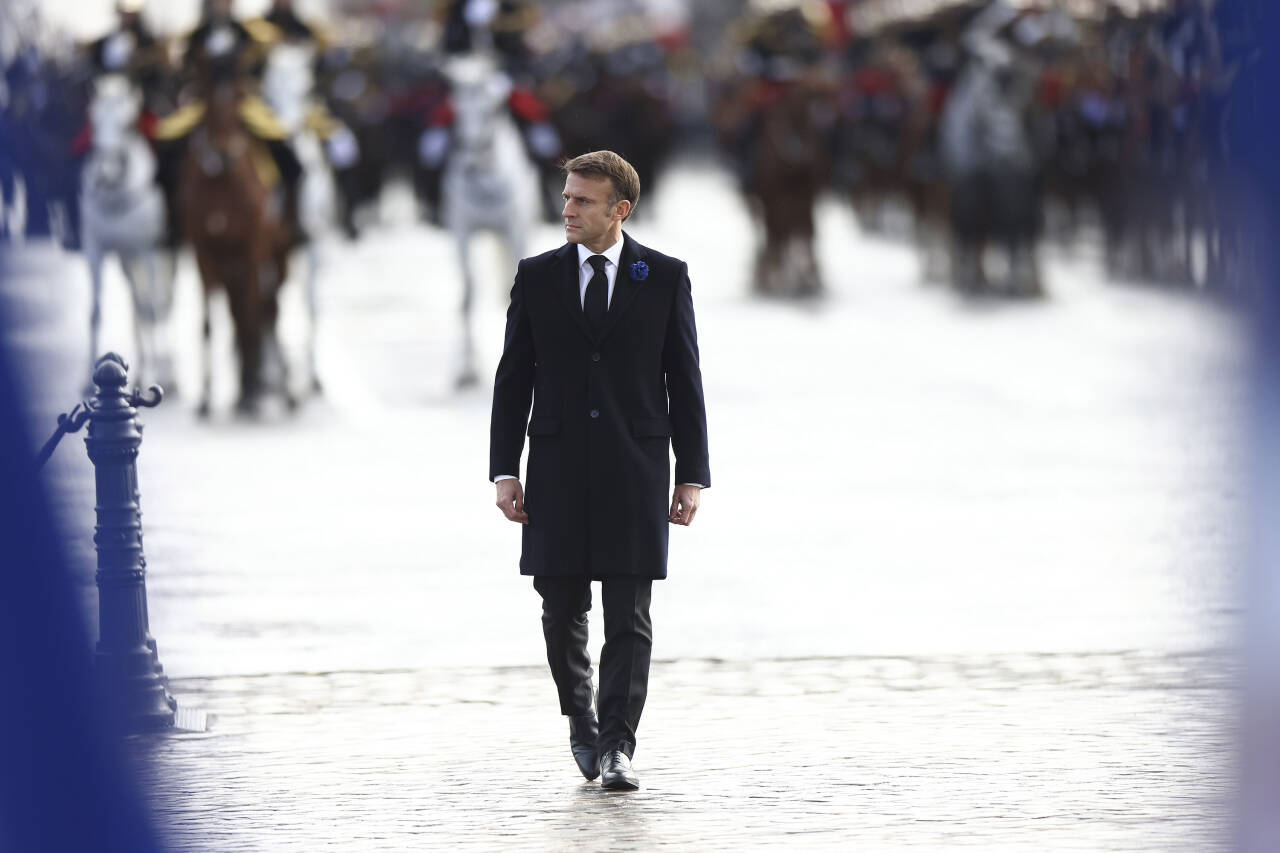 President Emmanuel Macron ber det franske folk stå opp mot alle former for antisemittisme. Foto: AP / NTB 