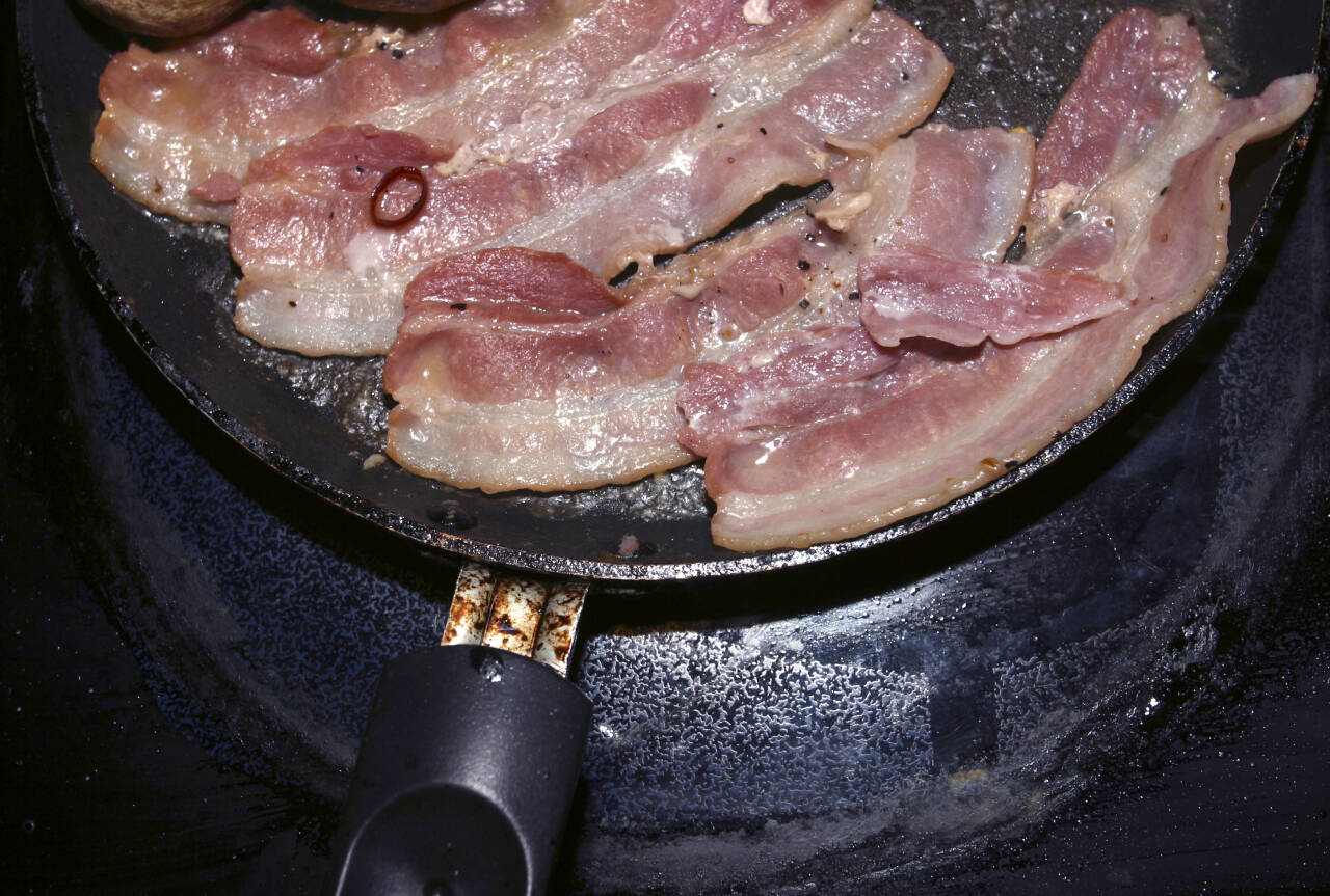 For mye bacon? Bøndene vil holde prisene oppe, og oppfordres derfor til å redusere produksjonen. Foto: NTB