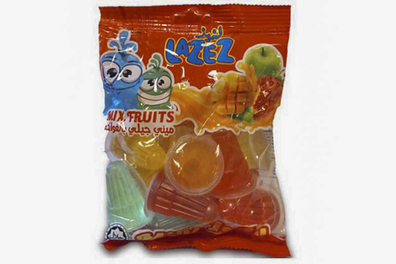Importøren Mer Sparing AS trekker gelégodteriet Lazez Mix Fruits Mini Jelly fra markedet grunnet tilsetningsstoffer som kan gi mulig kvelningsfare. Foto: Mer Sparing / NTB