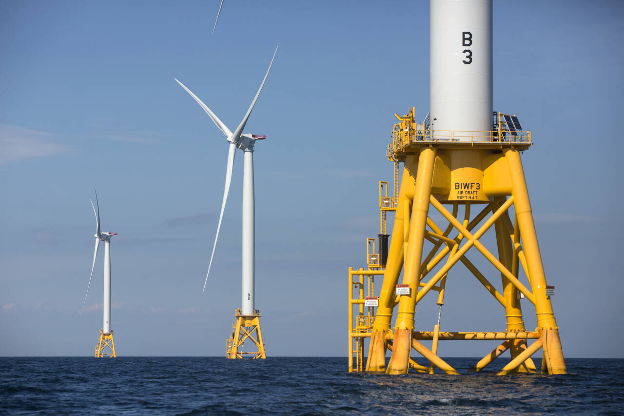 EU satser stort på at vindkraft vil gjøre Europa grønnere. Framover skal det særlig satses på havvind. Likevel ligger seks EU-land an til ikke å nå klimamålene for 2030. Foto: Michael Dwyer / AP / NTB