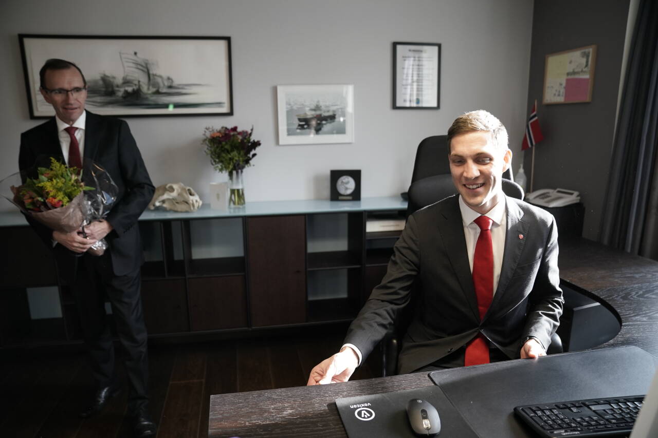 Andreas Bjelland Eriksen (Ap) overtar posten som klima- og miljøminister fra Espen Barth Eide. Miljøbevegelsen er bekymret. Foto: Stian Lysberg Solum / NTB