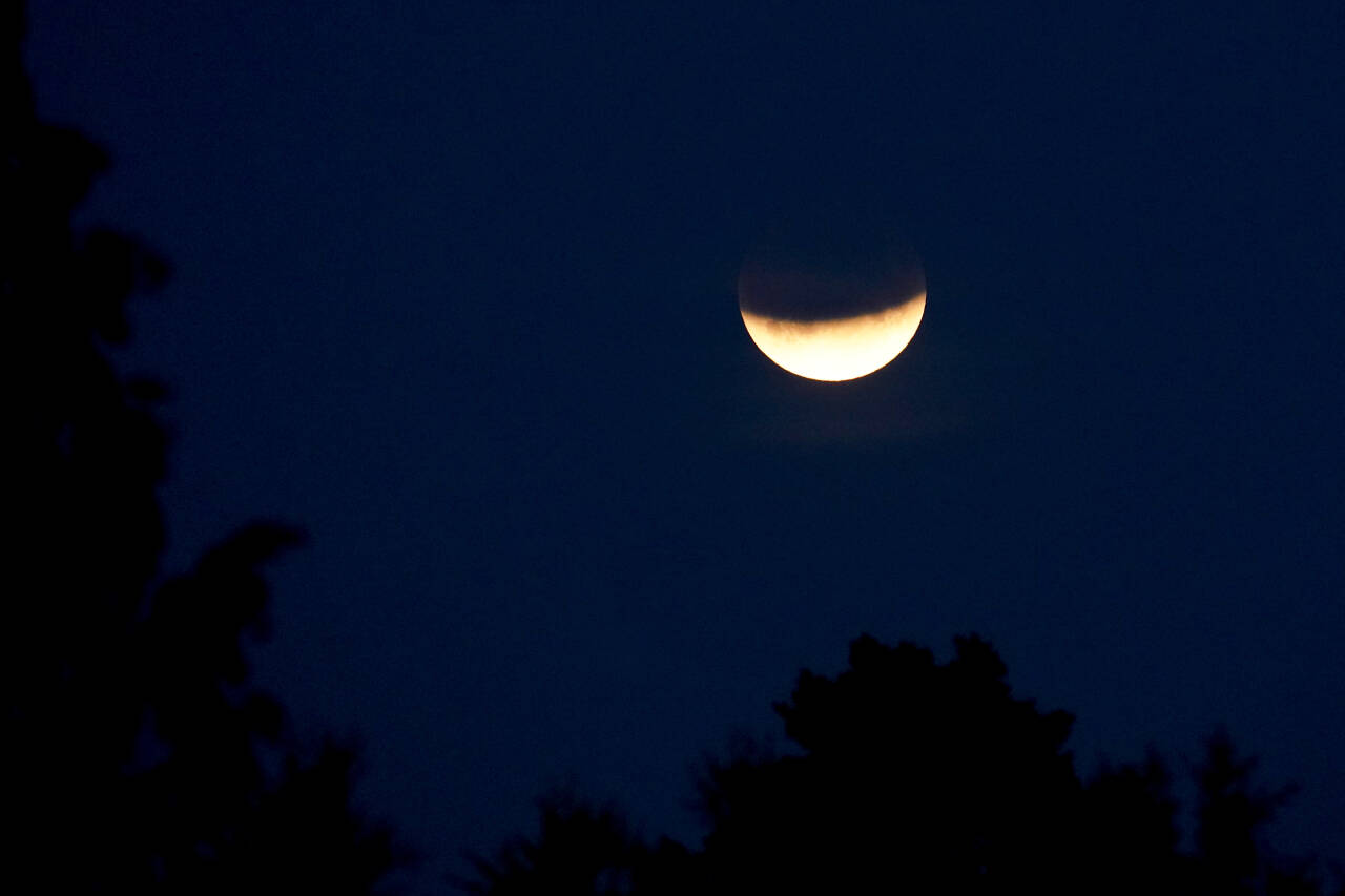Bildet er tatt fra en delvis måneformørkelse i 2019. Foto: Fredrik Hagen / NTB