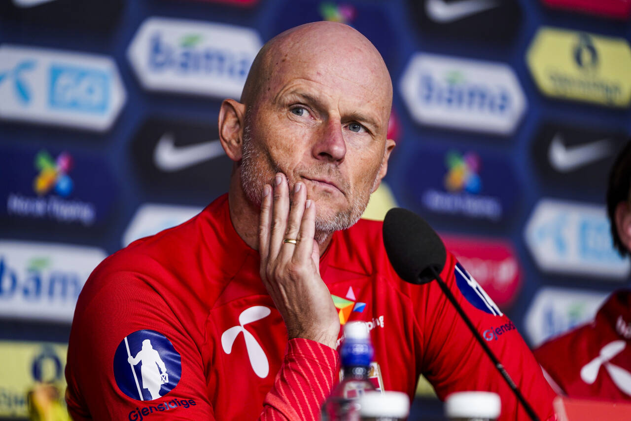 Norges landslagsjef Ståle Solbakken under pressekonferansen på Ullevaal Stadion før EM-kvalifiseringskampen mot Spania. Foto: Terje Pedersen / NTB