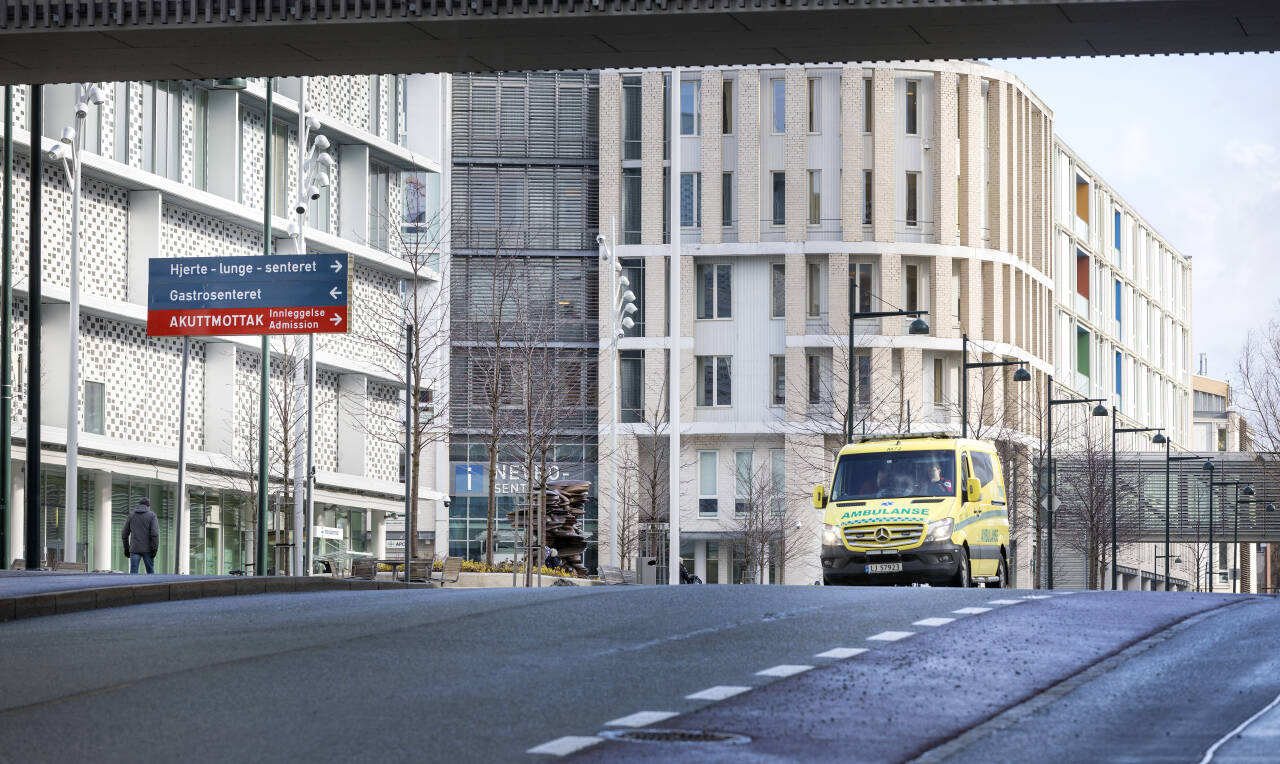 Torsdag kveld ble det framsatt en bombetrussel mot St. Olavs hospital i Trondheim. En mann i 40-årene er pågrepet. Illustrasjonsfoto: Gorm Kallestad / NTB